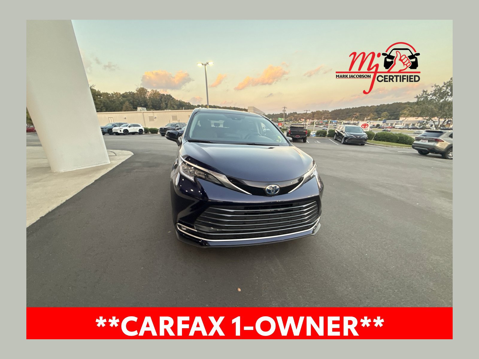 Used 2024 Toyota Sienna Limited FWD image 1