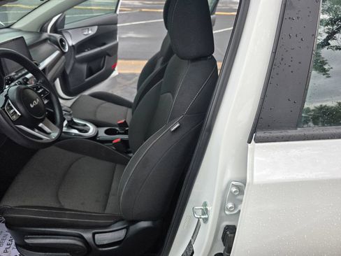 Used 2022 Kia Forte LXS FWD image 11
