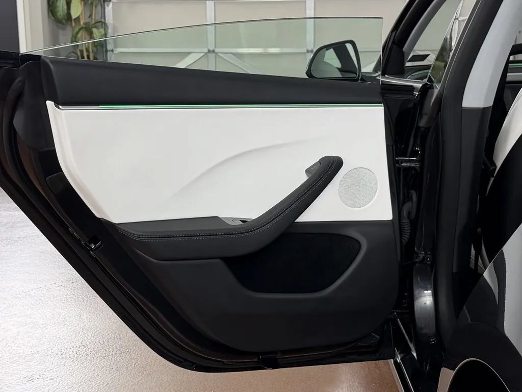 Used 2025 Tesla Model 3 Long Range AWD/4WD image 35