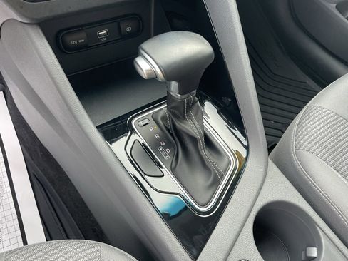 Used 2020 Kia Niro LXS image 18