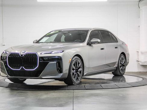 New 2025 BMW i7 eDrive50 w/ M Sport Package image 3