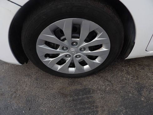 Used 2016 Hyundai Elantra GT FWD image 6