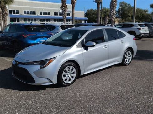 Used 2022 Toyota Corolla LE image 4