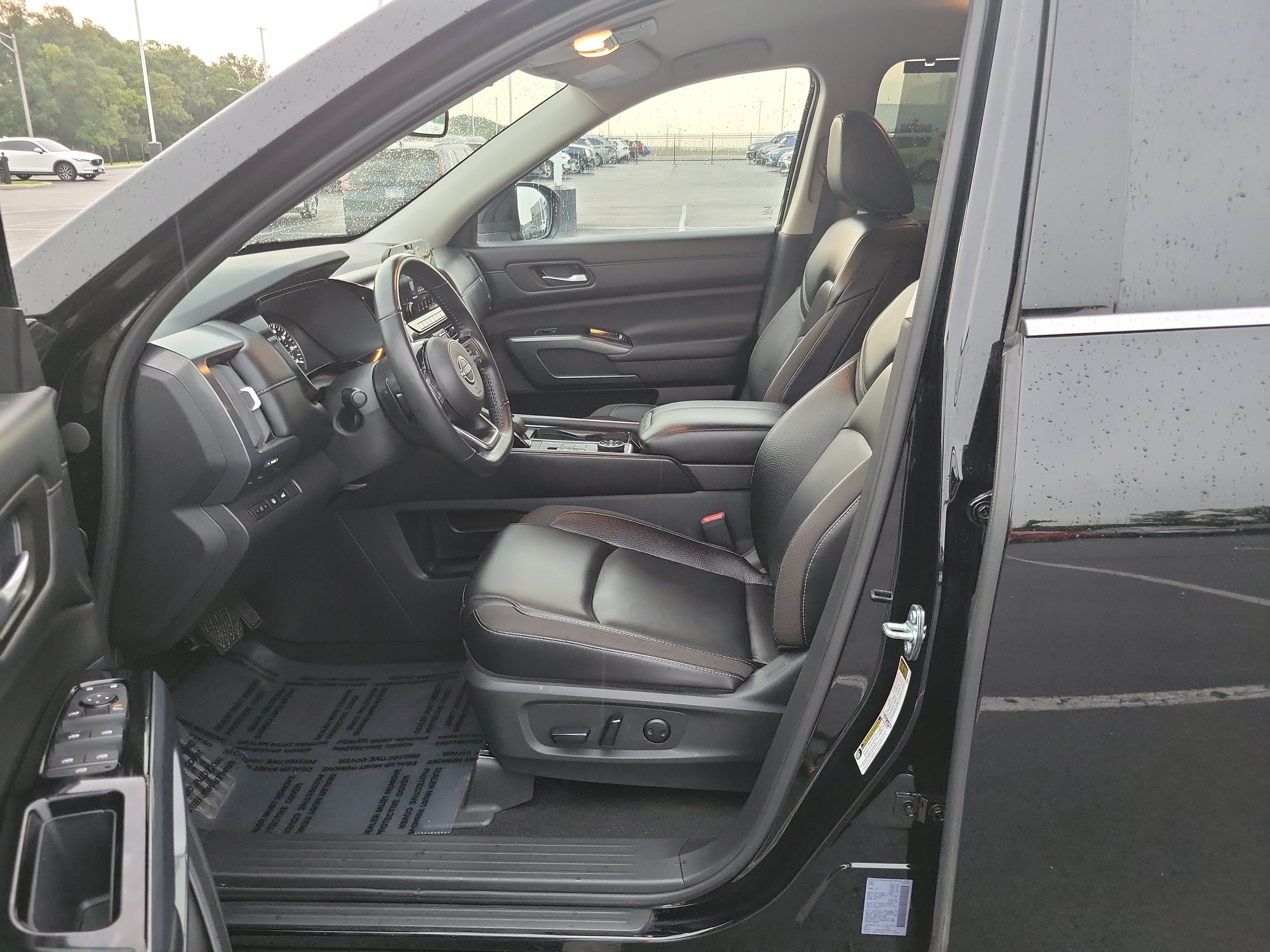 Used 2025 Nissan Pathfinder SL AWD/4WD image 17