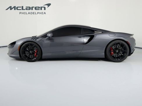 Used 2023 McLaren Artura image 7