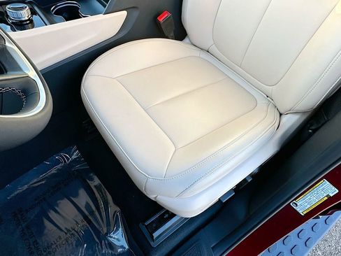 Used 2025 Jeep Grand Cherokee L Limited w/ Black Appearance Package image 19