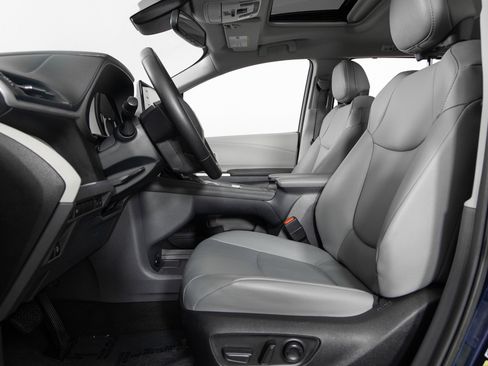 Used 2023 Toyota Sienna XLE image 15