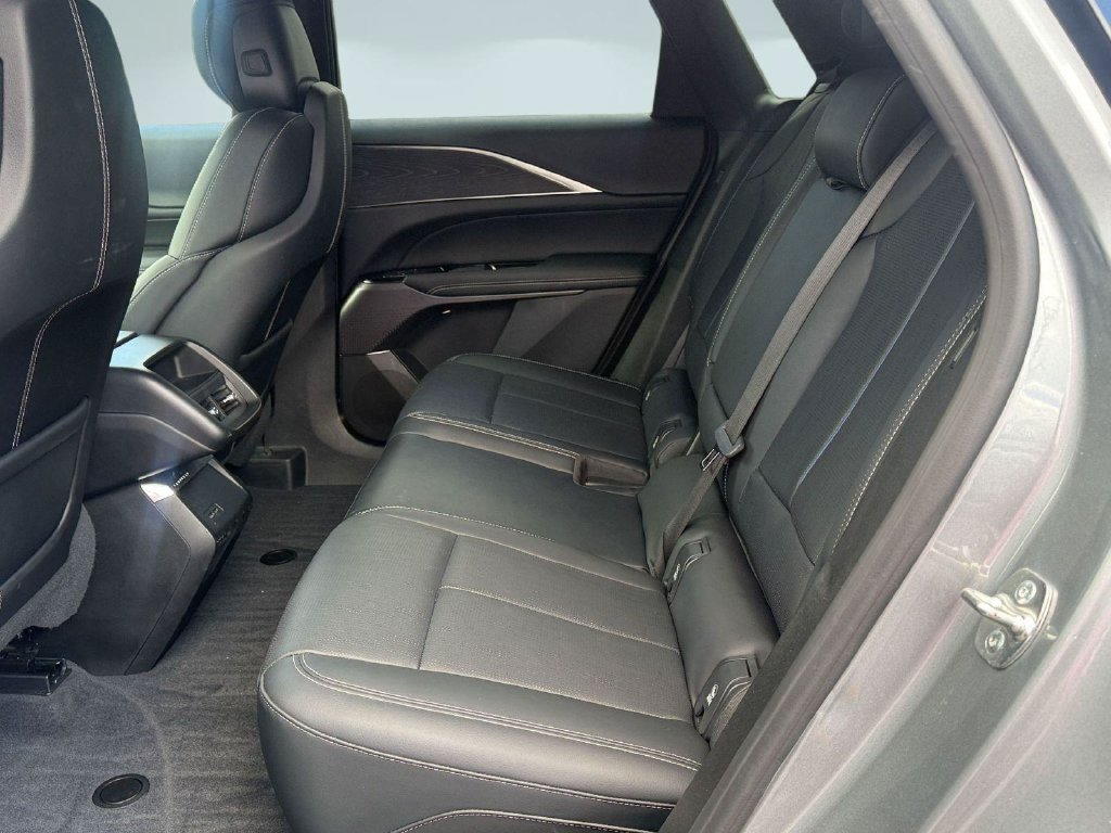 Certified 2024 Cadillac Lyriq Sport RWD image 12