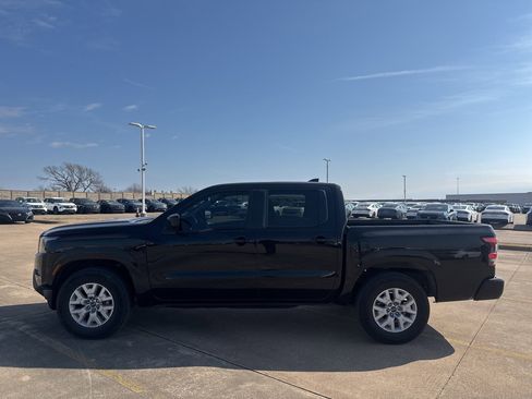 Certified 2022 Nissan Frontier SV w/ Technology Package image 8