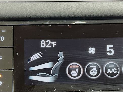 Used 2025 Genesis G70 2.5T image 20