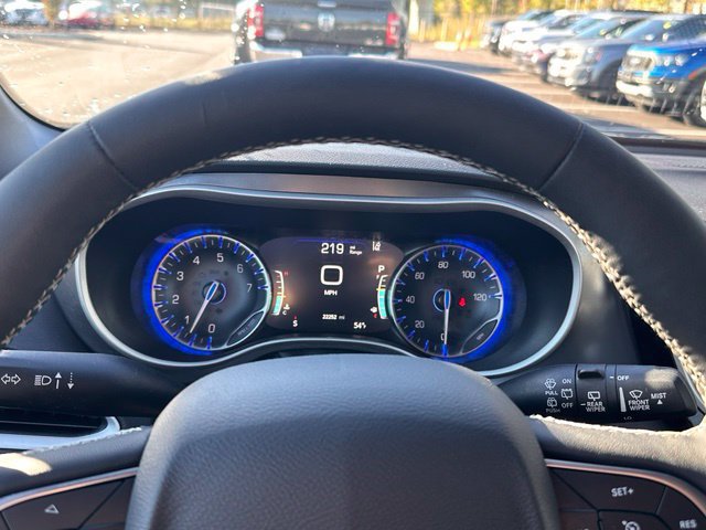 Used 2026 Chrysler Pacifica Select FWD image 23