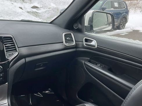 Certified 2022 Jeep Grand Cherokee Laredo X image 29