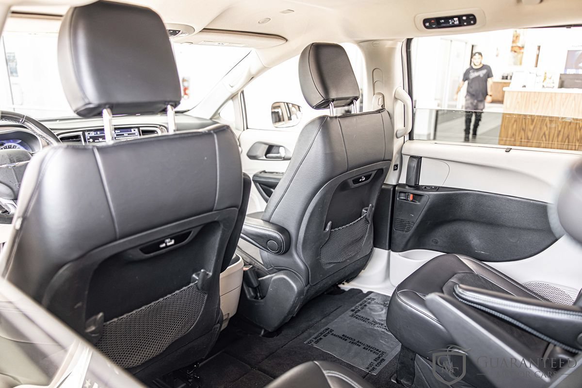 Used 2021 Chrysler Pacifica Touring-L FWD image 33