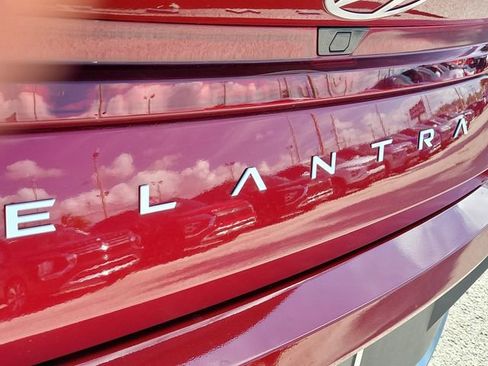 Used 2025 Hyundai Elantra Sport image 9