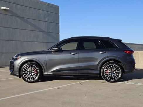 Used 2025 Audi SQ5 Prestige image 2