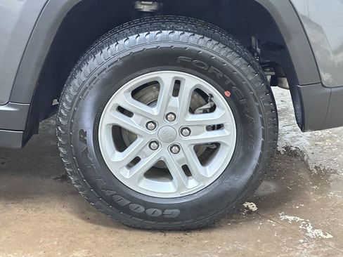 Certified 2024 Jeep Grand Cherokee Laredo w/ Trailer Tow Package image 52