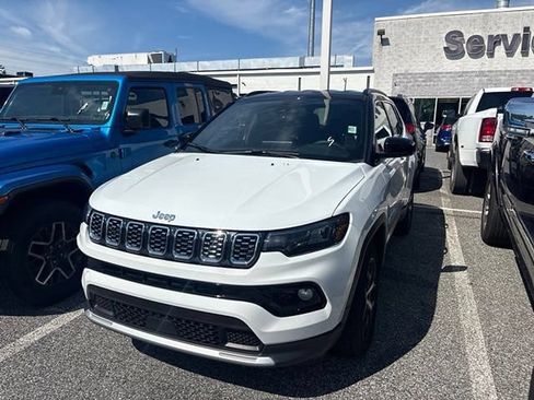 Used 2025 Jeep Compass Limited AWD/4WD image 17