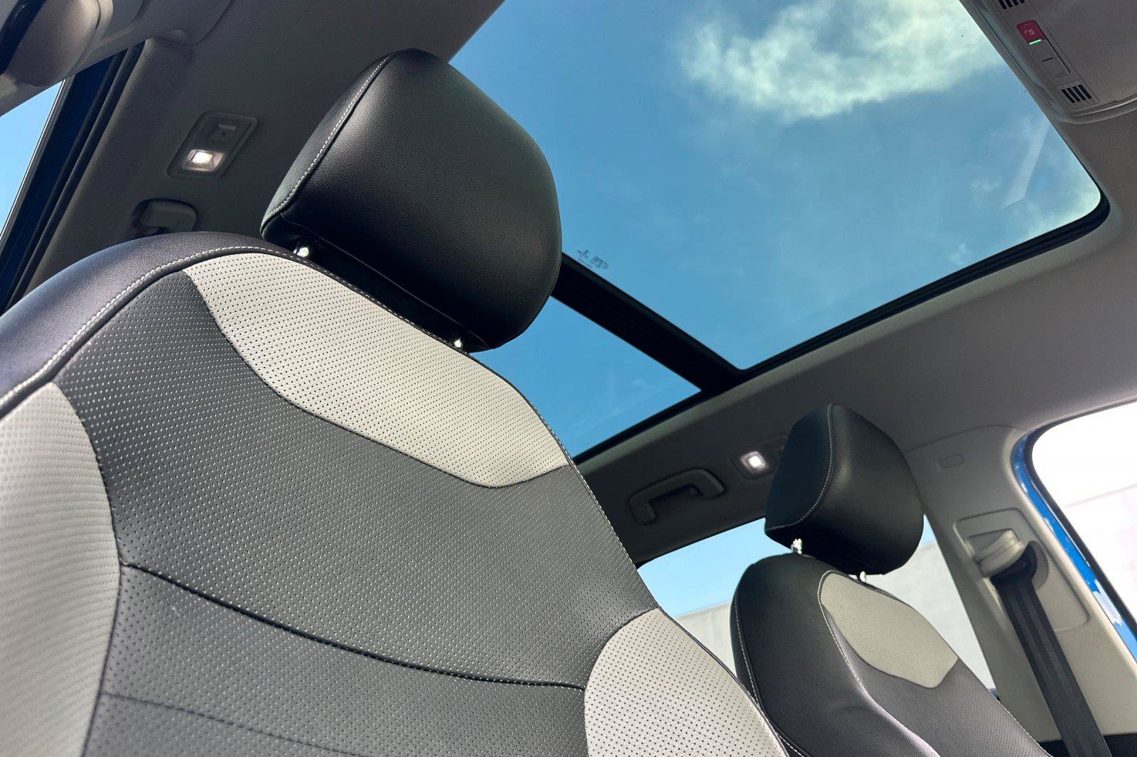 Used 2022 Volkswagen Taos SEL w/ Panoramic Sunroof Package FWD image 16