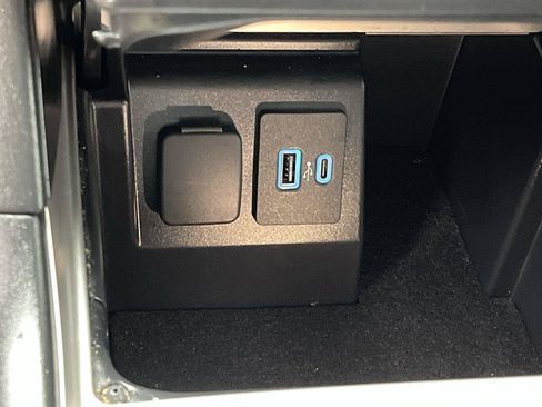 Used 2022 Ford Explorer XLT AWD/4WD image 23