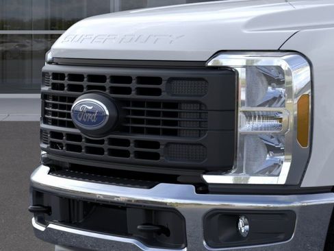 New 2026 Ford F250 XL w/ XL Chrome Package RWD image 17