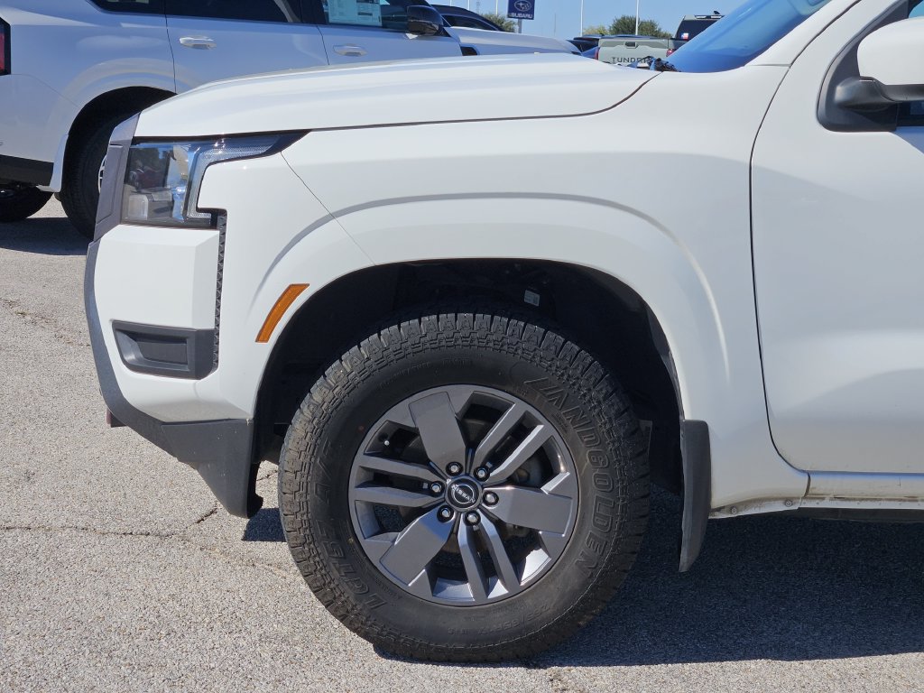 Used 2025 Nissan Frontier SV RWD image 6