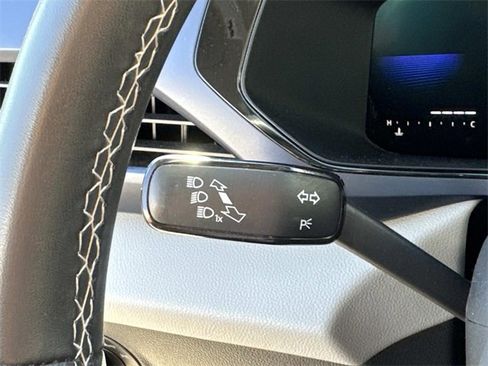 Certified 2022 Volkswagen Taos SE image 24