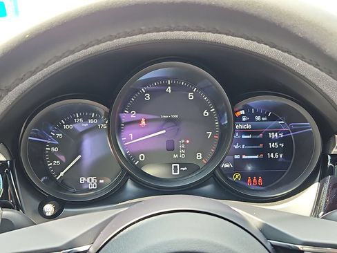 Certified 2026 Porsche Macan AWD/4WD image 37