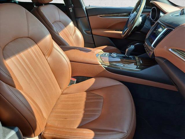 Used 2017 Maserati Levante w/ Luxury Package AWD/4WD image 17