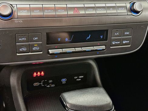 Used 2025 Hyundai Kona SEL AWD/4WD image 24