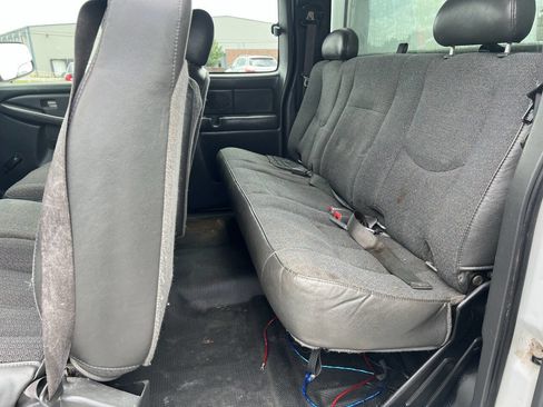 Used 2005 GMC Sierra 2500 W/T RWD image 8