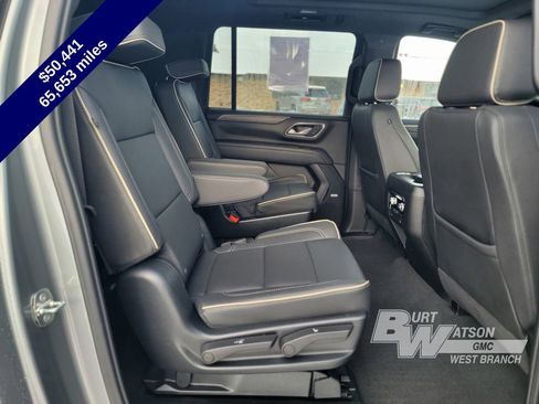 Used 2023 GMC Yukon XL SLT w/ SLT Premium Package image 30