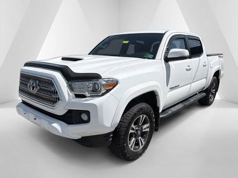 Used 2016 Toyota Tacoma TRD Sport w/ Towing Package image 3