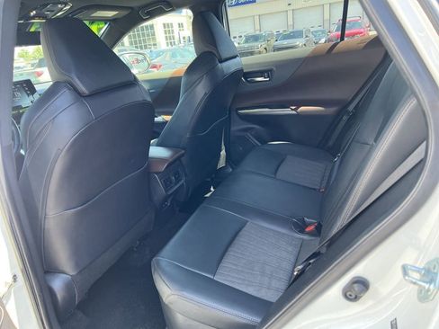 Used 2021 Toyota Venza XLE image 10