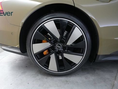 Used 2022 Audi RS e-tron GT w/ Carbon Performance Package AWD/4WD image 21