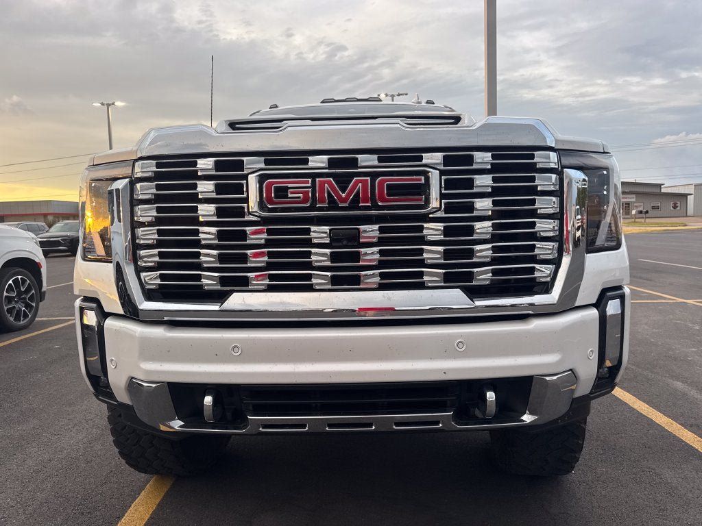 Used 2025 GMC Sierra 2500 Denali w/ Denali Reserve Package AWD/4WD image 2