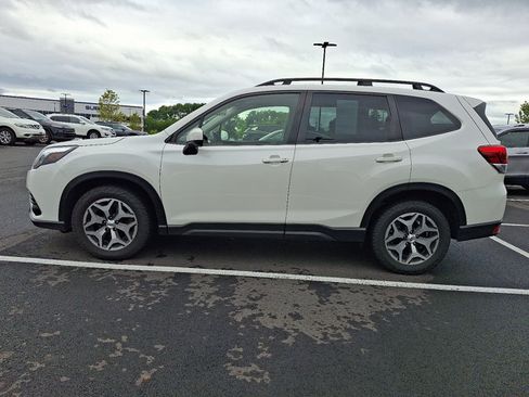 Used 2023 Subaru Forester Premium AWD/4WD image 4