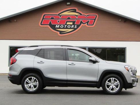 Used 2024 GMC Terrain SLE w/ Driver Convenience Package AWD/4WD image 4