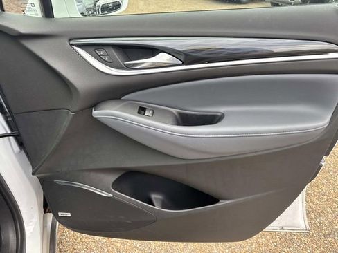 Used 2020 Buick Enclave Essence w/ Sound and Sites Package image 17