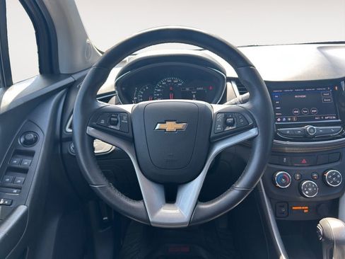 Used 2021 Chevrolet Trax LT w/ Premium Seat Package AWD/4WD image 14