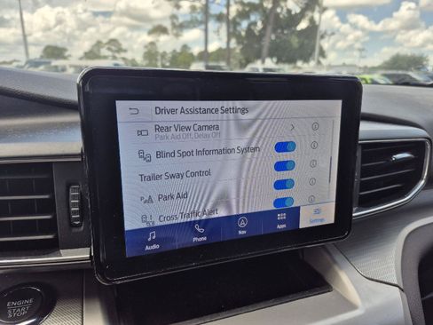 Used 2022 Ford Explorer XLT w/ Equipment Group 202A RWD image 3