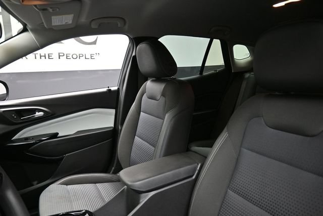 Used 2025 Chevrolet Trax LT FWD image 17