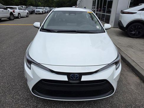 Certified 2025 Toyota Corolla LE FWD image 2