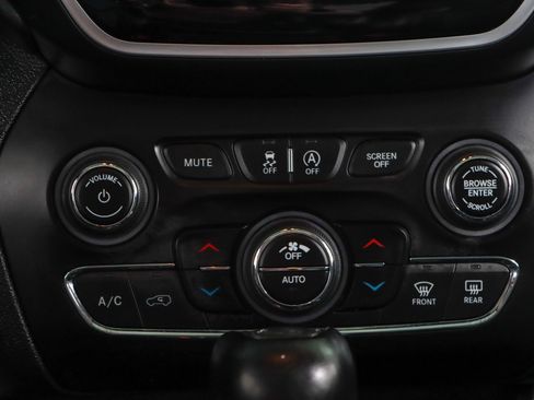 Used 2022 Jeep Cherokee Limited AWD/4WD image 20