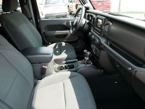 Used 2022 Jeep Wrangler Sport AWD/4WD image 11