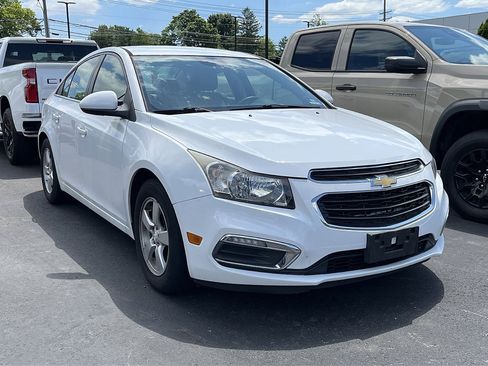 Used 2016 Chevrolet Cruze LT FWD image 2