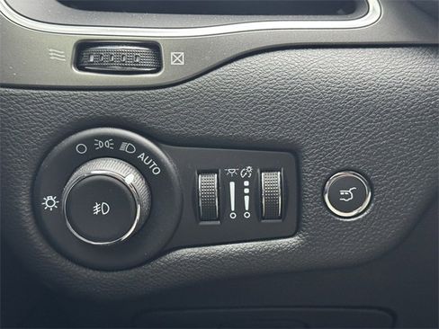 Certified 2022 Jeep Cherokee Latitude Lux image 25