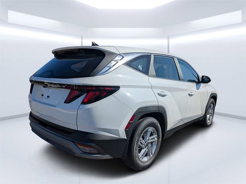 New 2026 Hyundai Tucson SE image 3