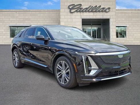 New 2025 Cadillac Lyriq Luxury image 2
