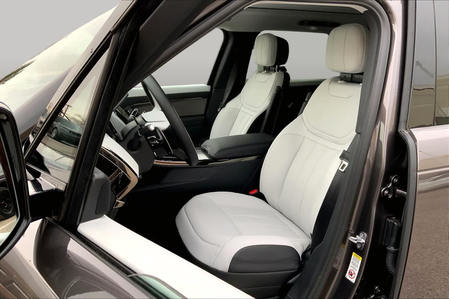 New 2026 Land Rover Range Rover Sport Dynamic SE AWD/4WD image 9