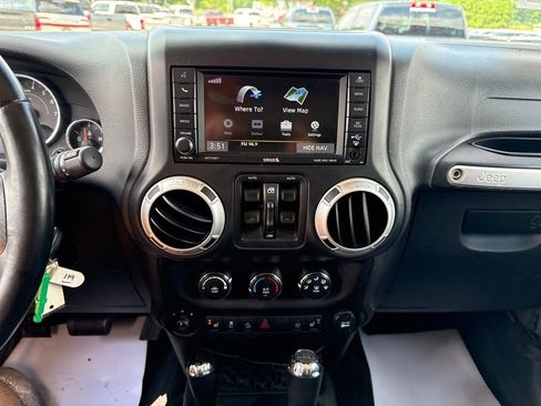 Used 2013 Jeep Wrangler Unlimited Sahara w/ Connectivity Group AWD/4WD image 7